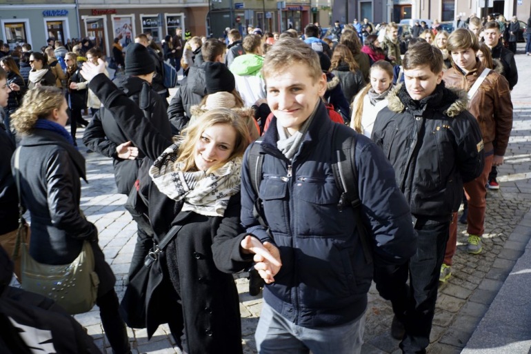 Zdjęcie nagłówkowe otwierające podstronę: FOTO i WIDEO: Polonez Maturzysty 2015 z UO