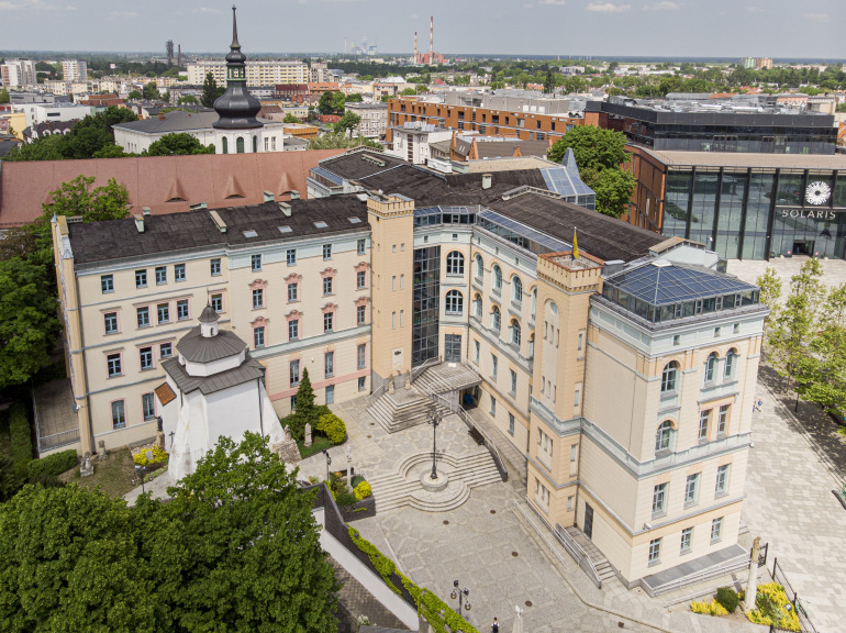 Zdjęcie nagłówkowe otwierające podstronę: Badanie ankietowe oceny realizacji zajęć dydaktycznych