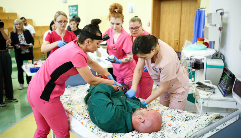 Zdjęcie nagłówkowe otwierające podstronę: Sztuczna krew i autentyczne emocje. Za nami zawody Sim Challenge