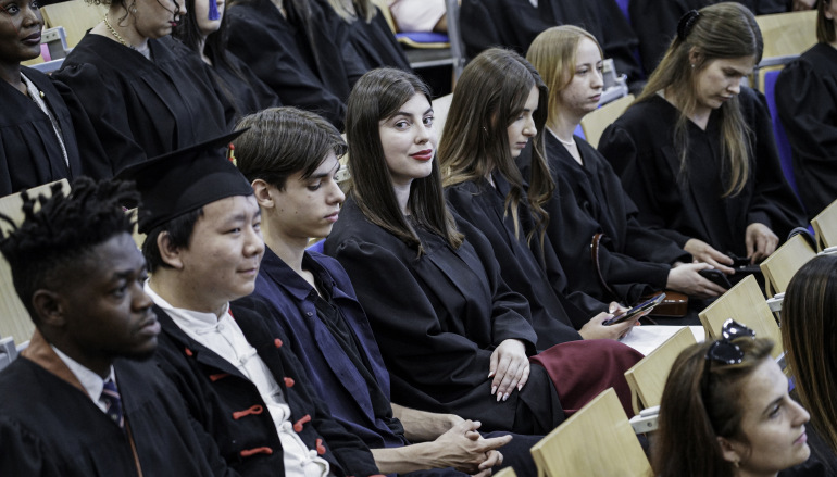 Zdjęcie nagłówkowe otwierające podstronę: Studenci mogą oceniać zajęcia z semestru letniego