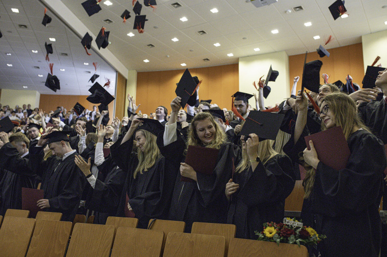 Zdjęcie nagłówkowe otwierające podstronę: 8th best university in Poland!